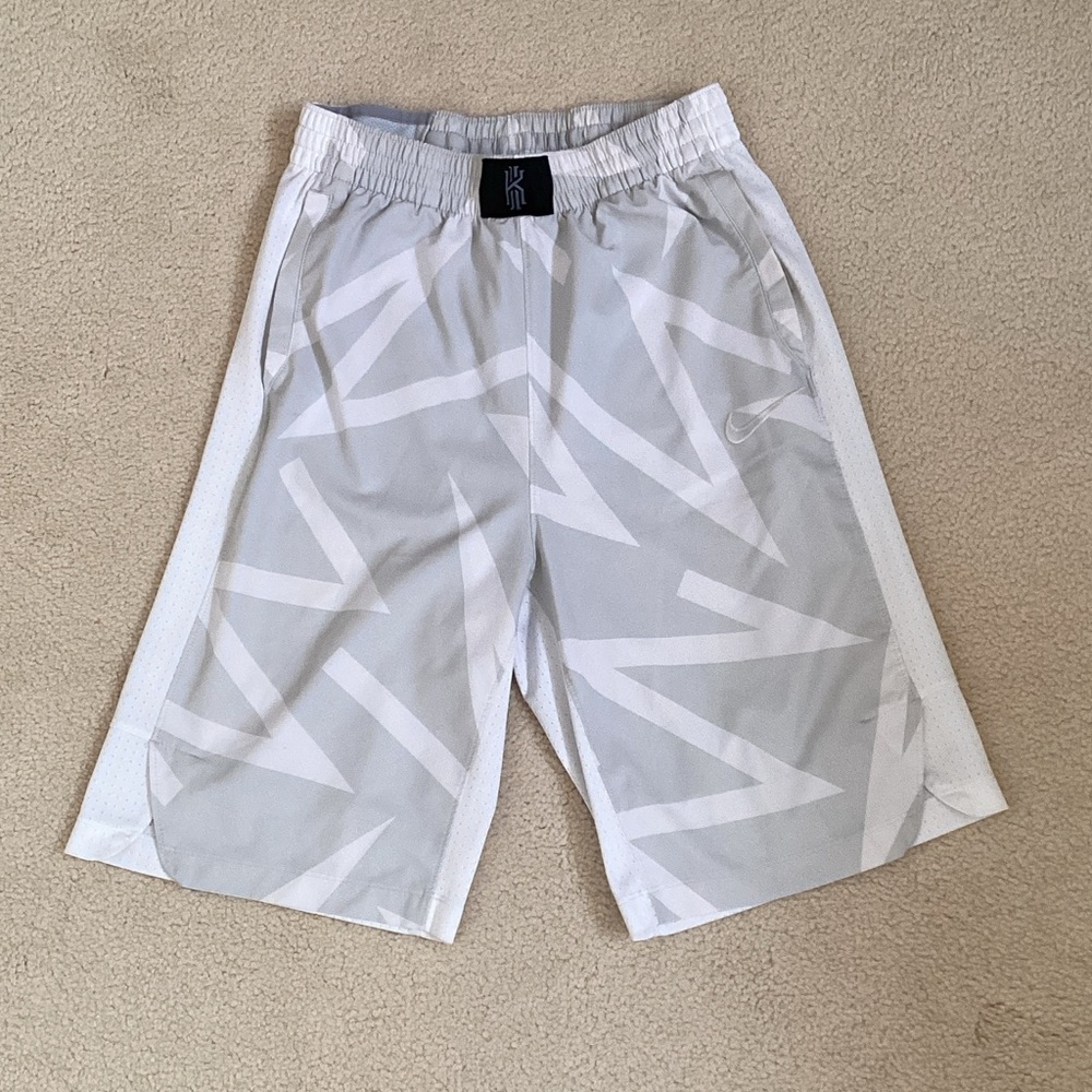 NIKE YOUTH BOYS BASKETBALL SHORTS
